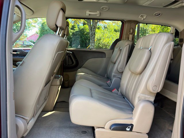 Used 2015 Chrysler Town & Country Touring-L w/ Driver Convenience Group FWD image 14