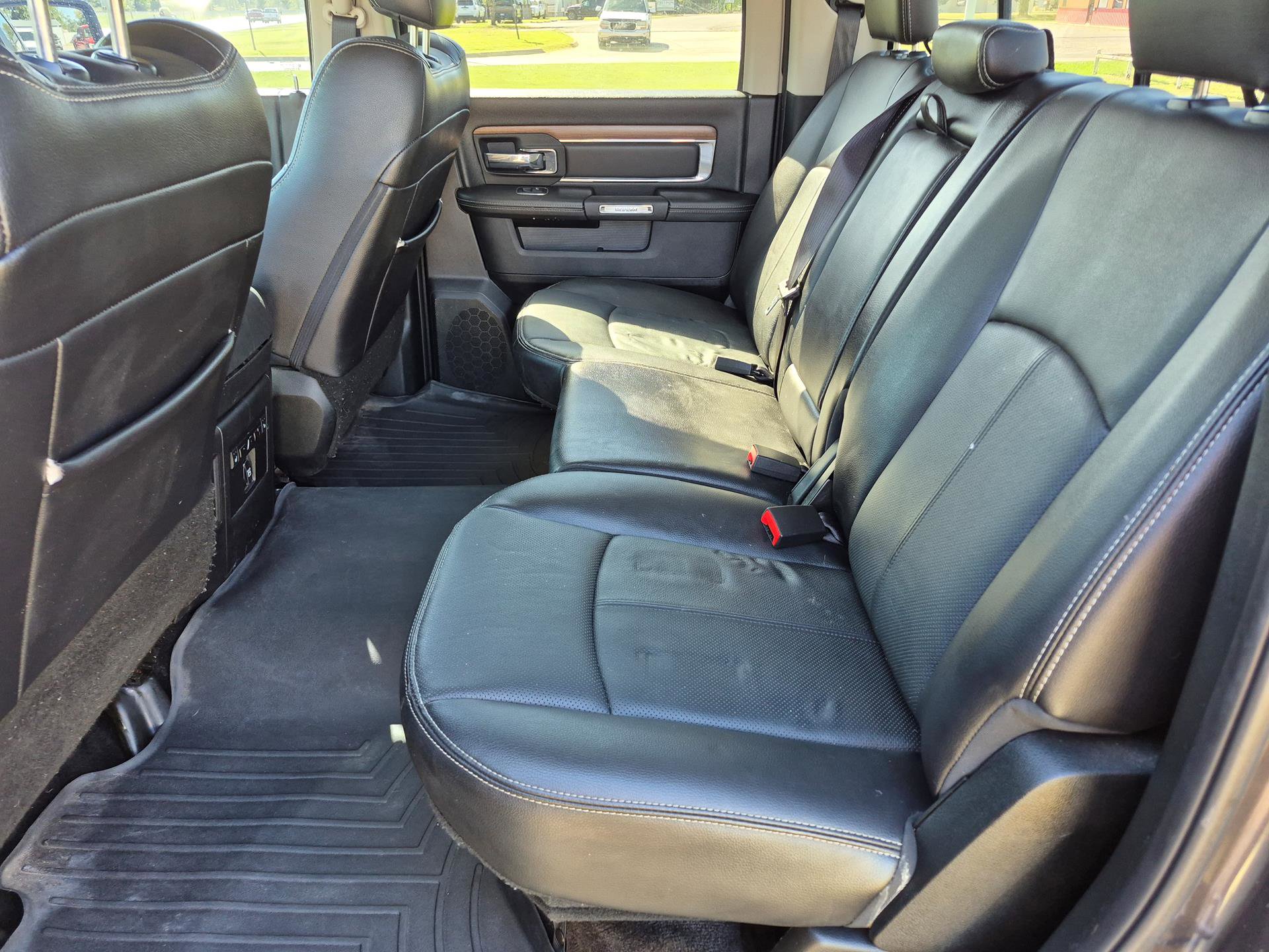 Used 2018 RAM 1500 Laramie w/ Convenience Group image 10