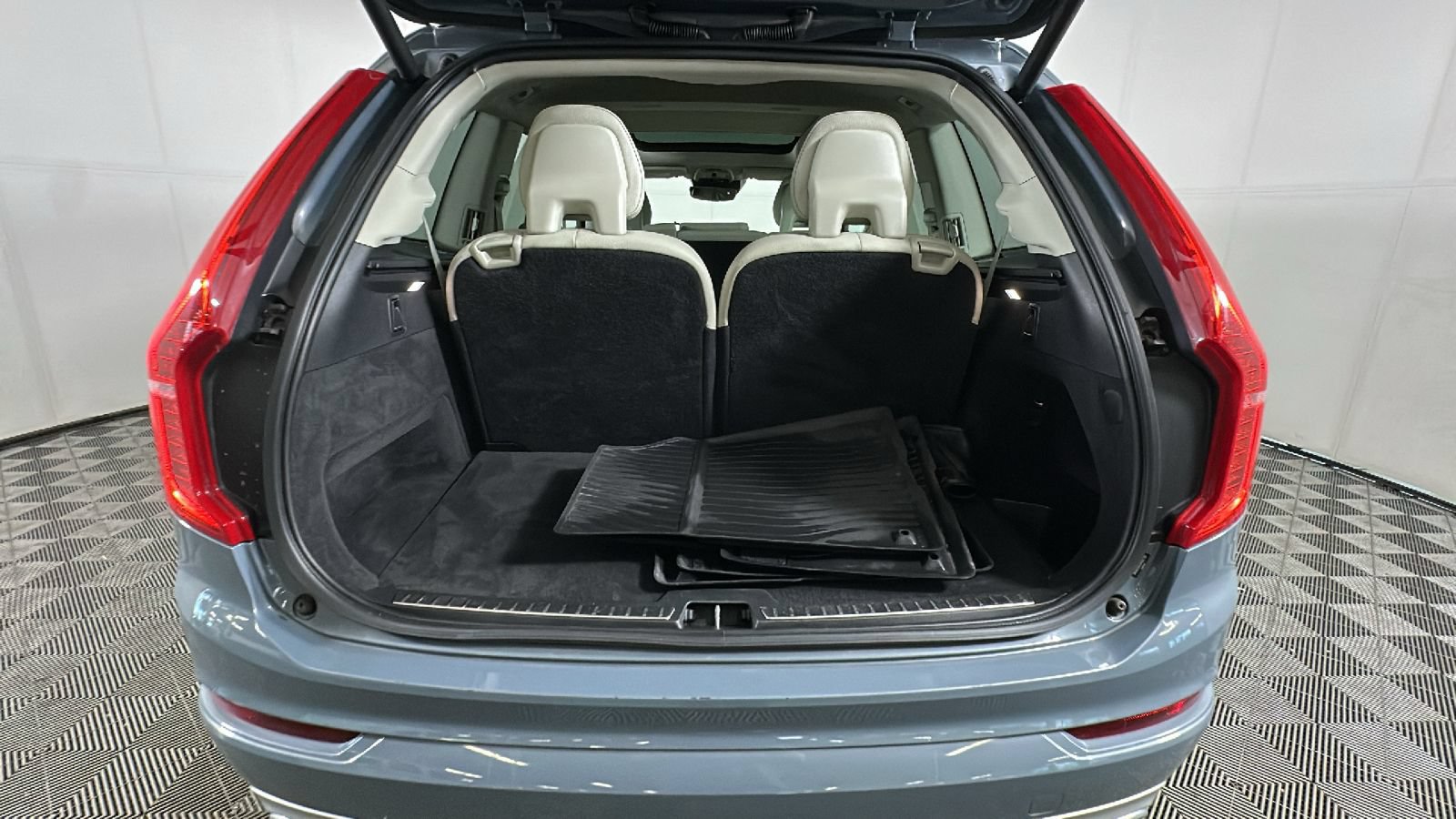Used 2021 Volvo XC90 T6 Momentum AWD/4WD image 32