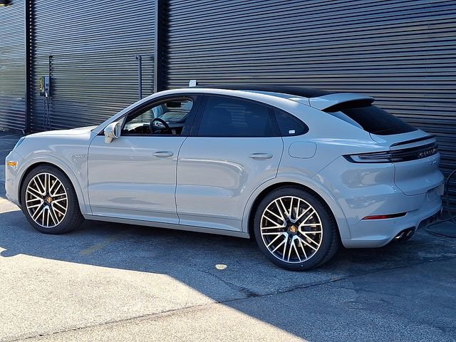 New 2026 Porsche Cayenne E-Hybrid Coupe AWD/4WD image 3