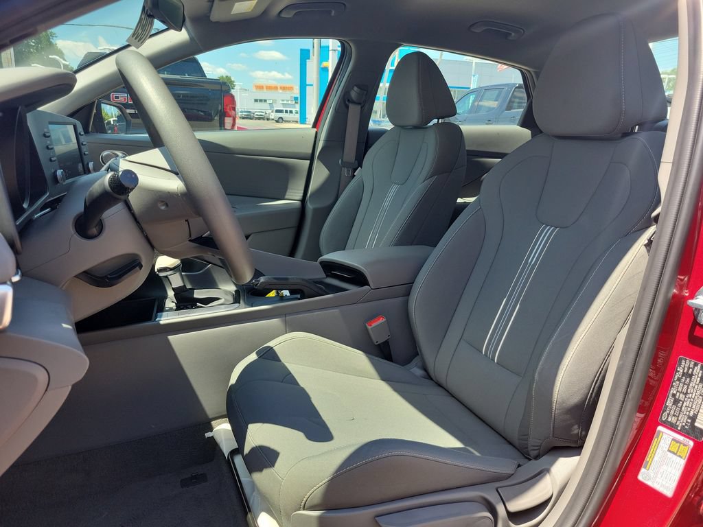Used 2023 Hyundai Elantra SEL w/ Cargo Package FWD image 15