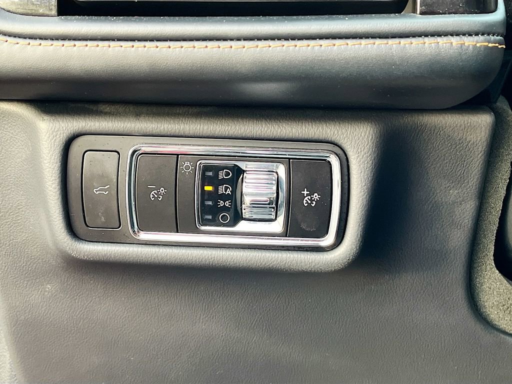 Used 2025 Lincoln Aviator Black Label image 10