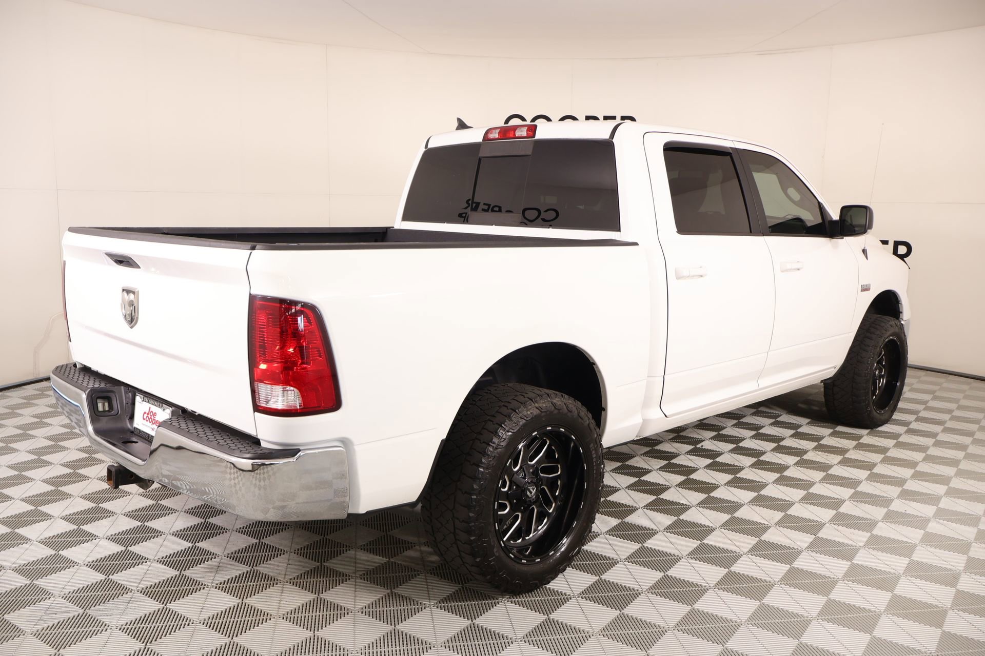 Used 2019 RAM 1500 Classic SLT w/ Luxury Group AWD/4WD image 19