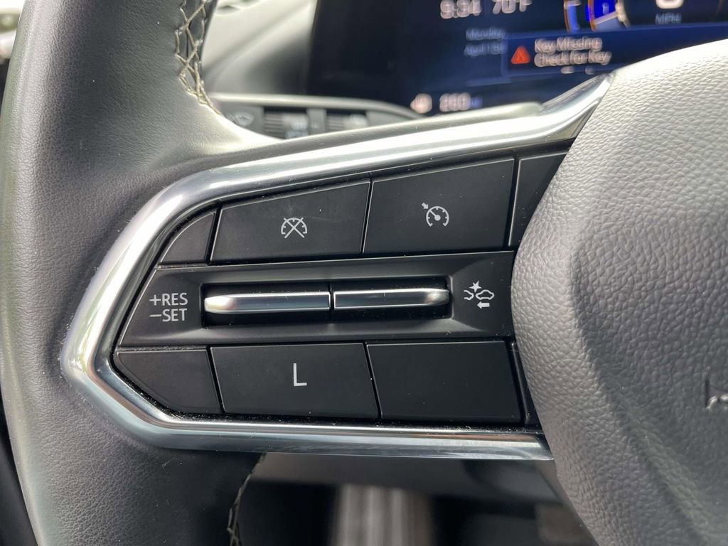Used 2025 Chevrolet Traverse LT FWD image 20