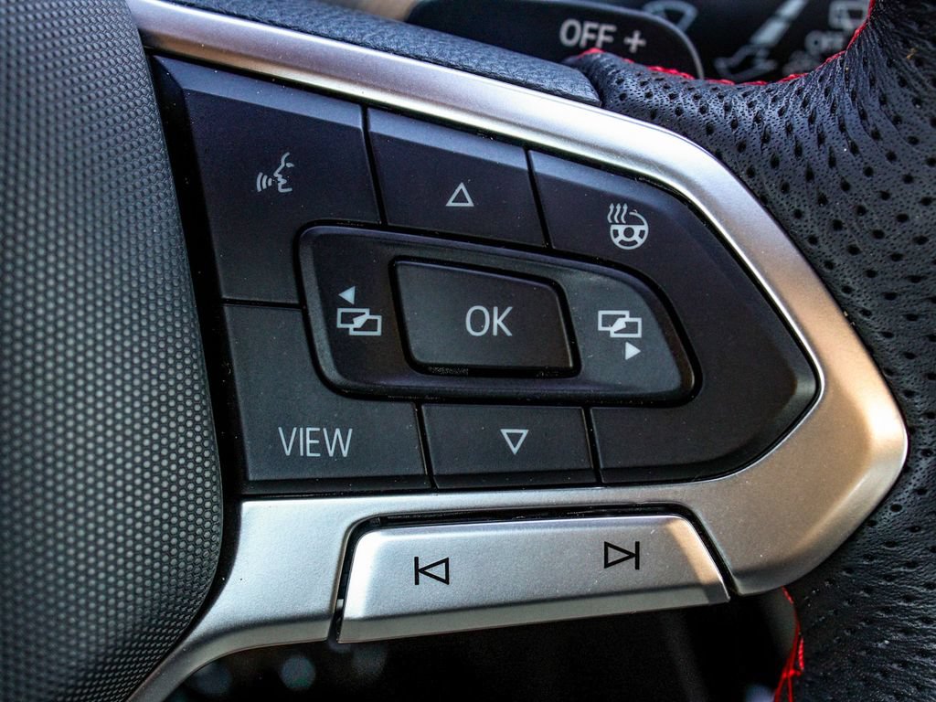 Used 2025 Volkswagen GTI SE FWD image 28