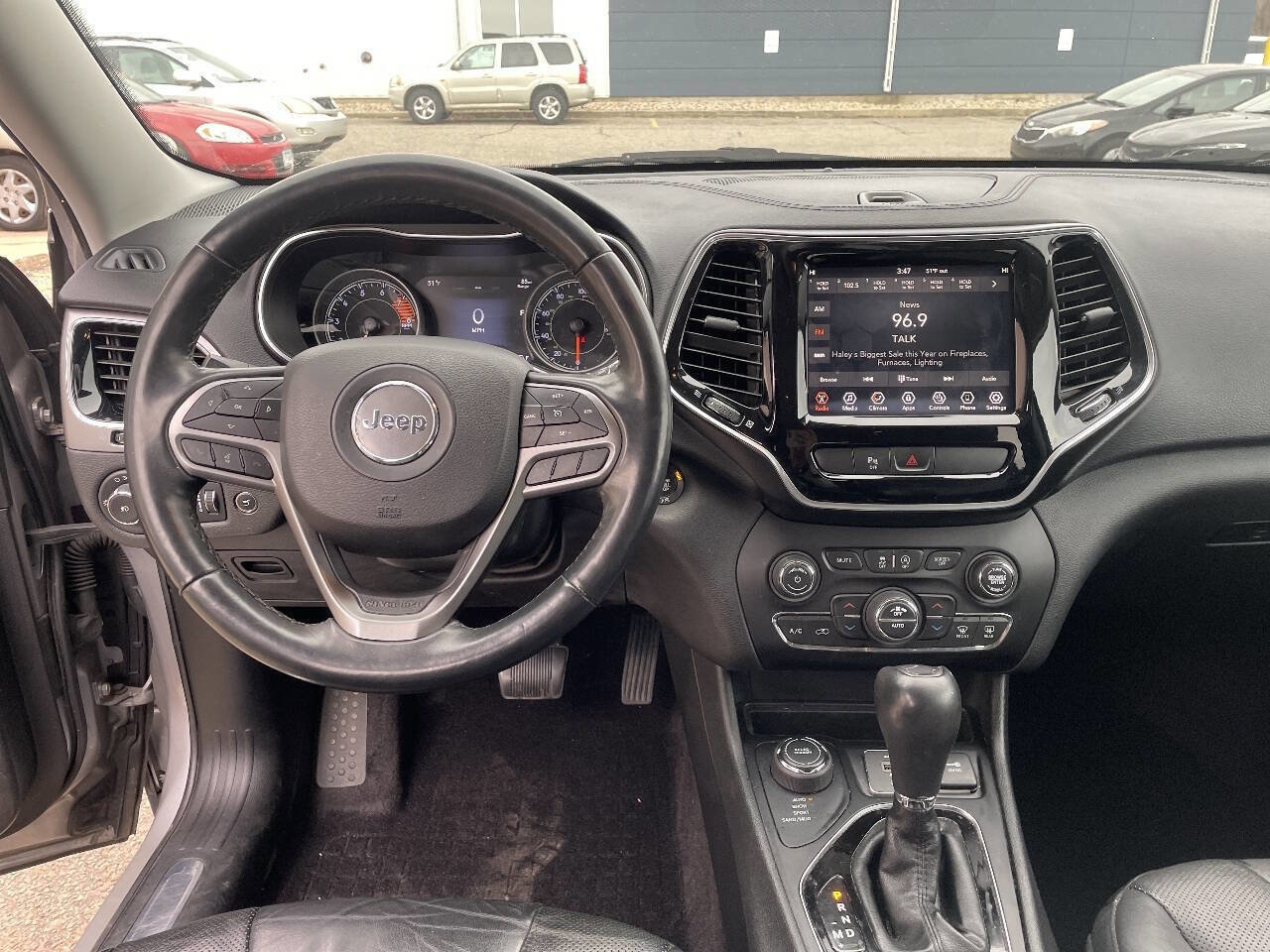 Used 2019 Jeep Cherokee Limited image 28