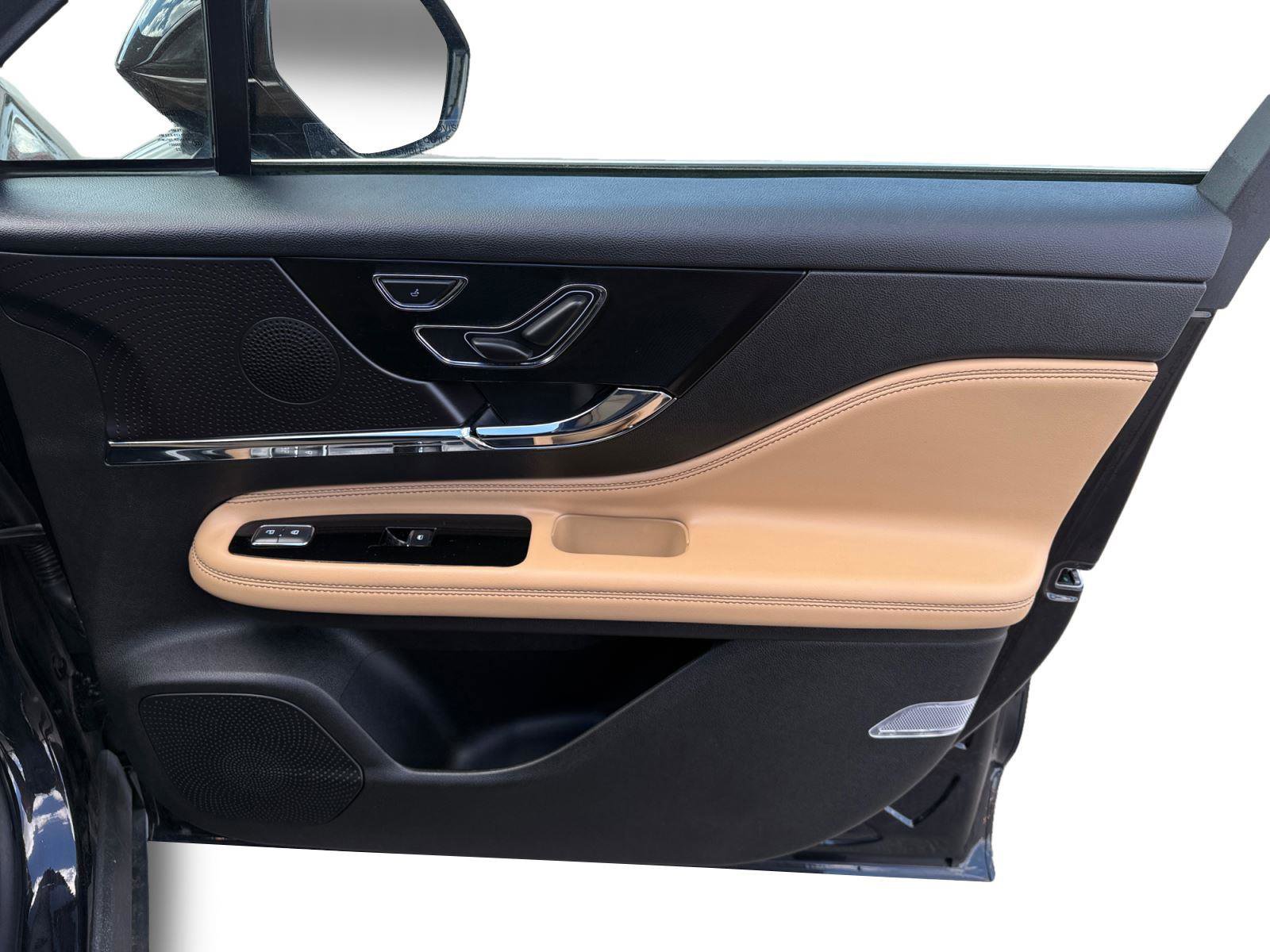 Used 2023 Lincoln Corsair Reserve image 26