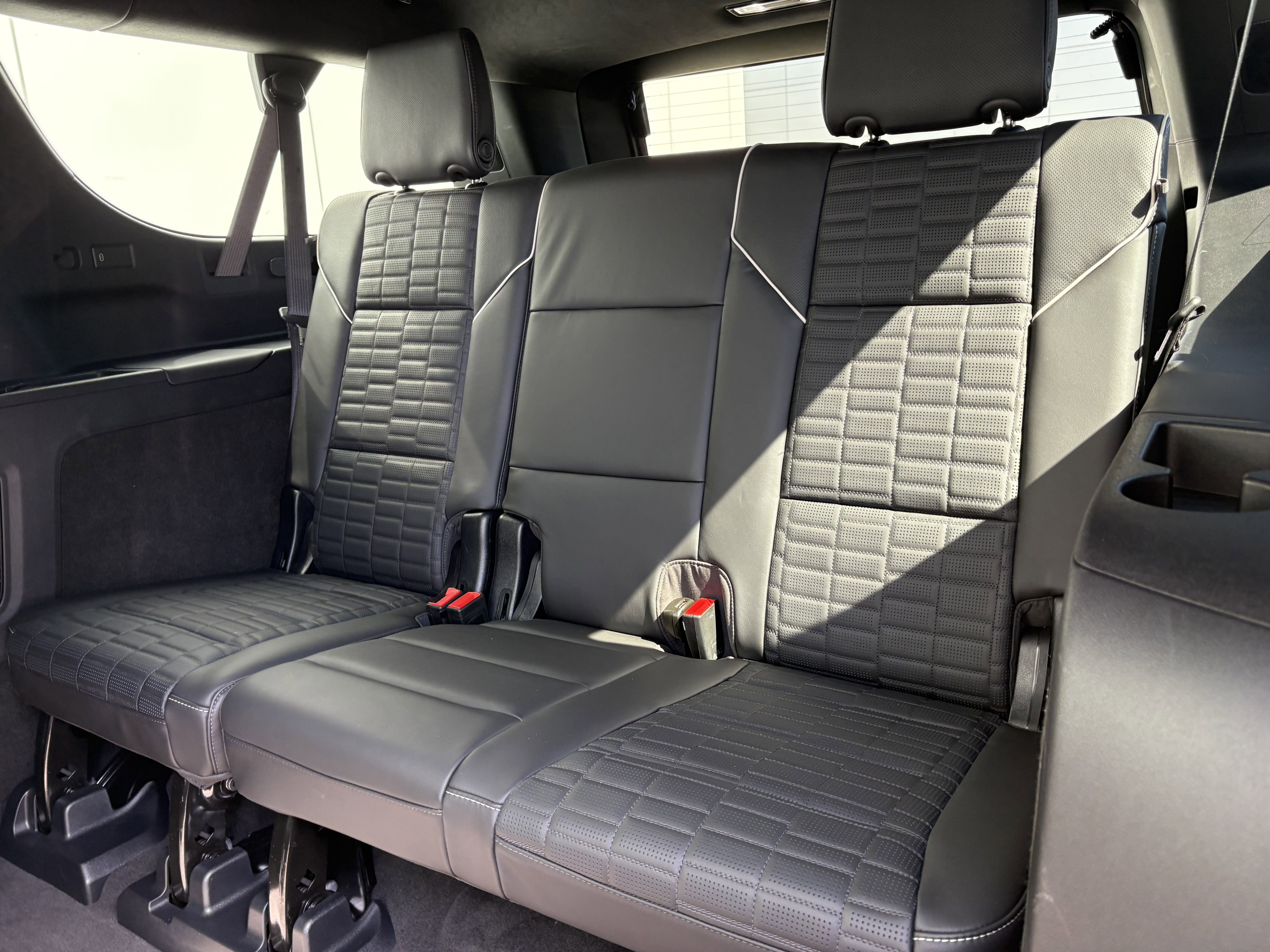 Used 2025 Cadillac Escalade ESV Premium Luxury Platinum AWD/4WD image 13