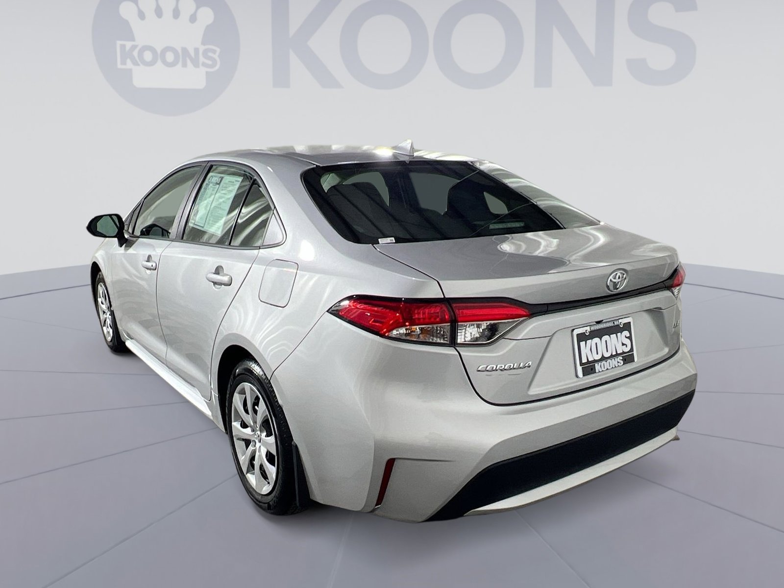 Used 2021 Toyota Corolla LE w/ Carpet Mat Package (TMS) image 4