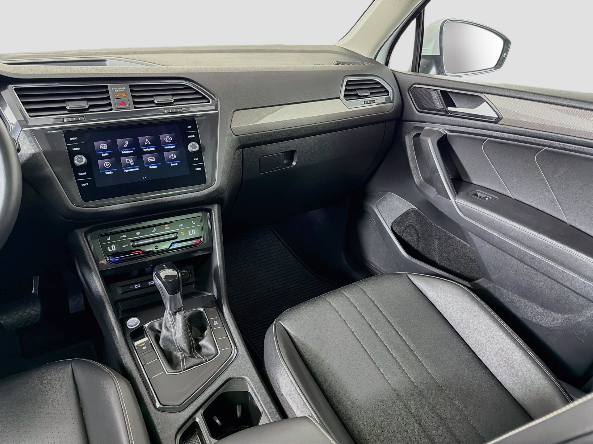 Used 2022 Volkswagen Tiguan SE w/ Panoramic Sunroof Package FWD image 23