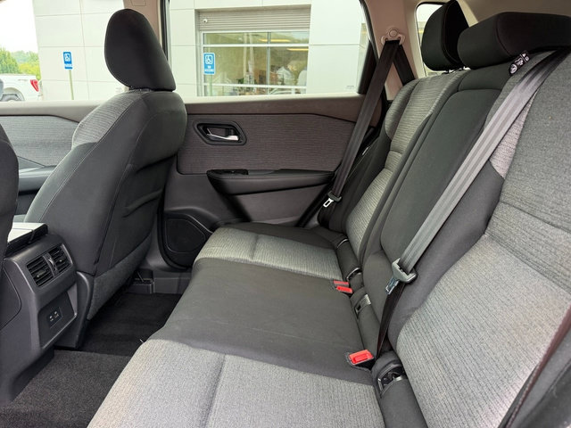 Used 2022 Nissan Rogue SV AWD/4WD image 16