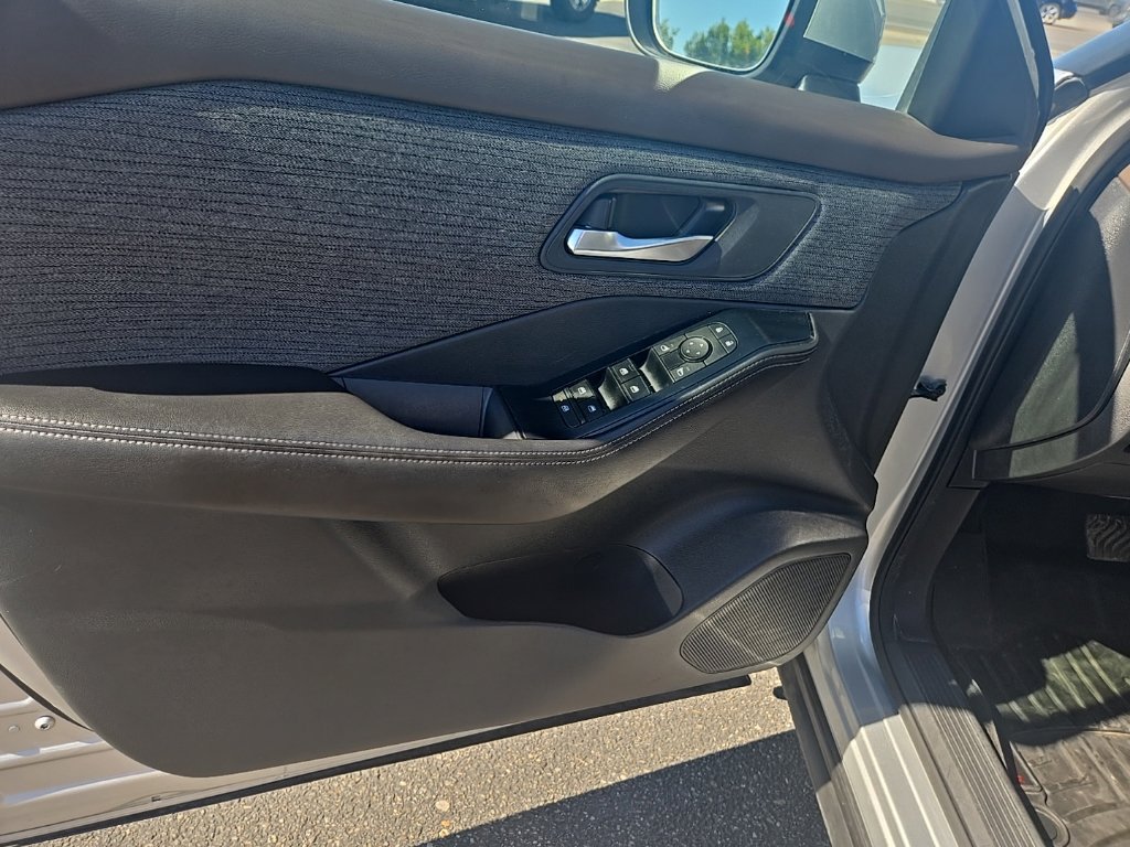 Used 2022 Nissan Rogue SV AWD/4WD image 9
