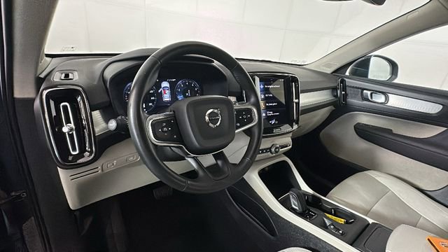 Used 2021 Volvo XC40 T4 Momentum FWD image 14