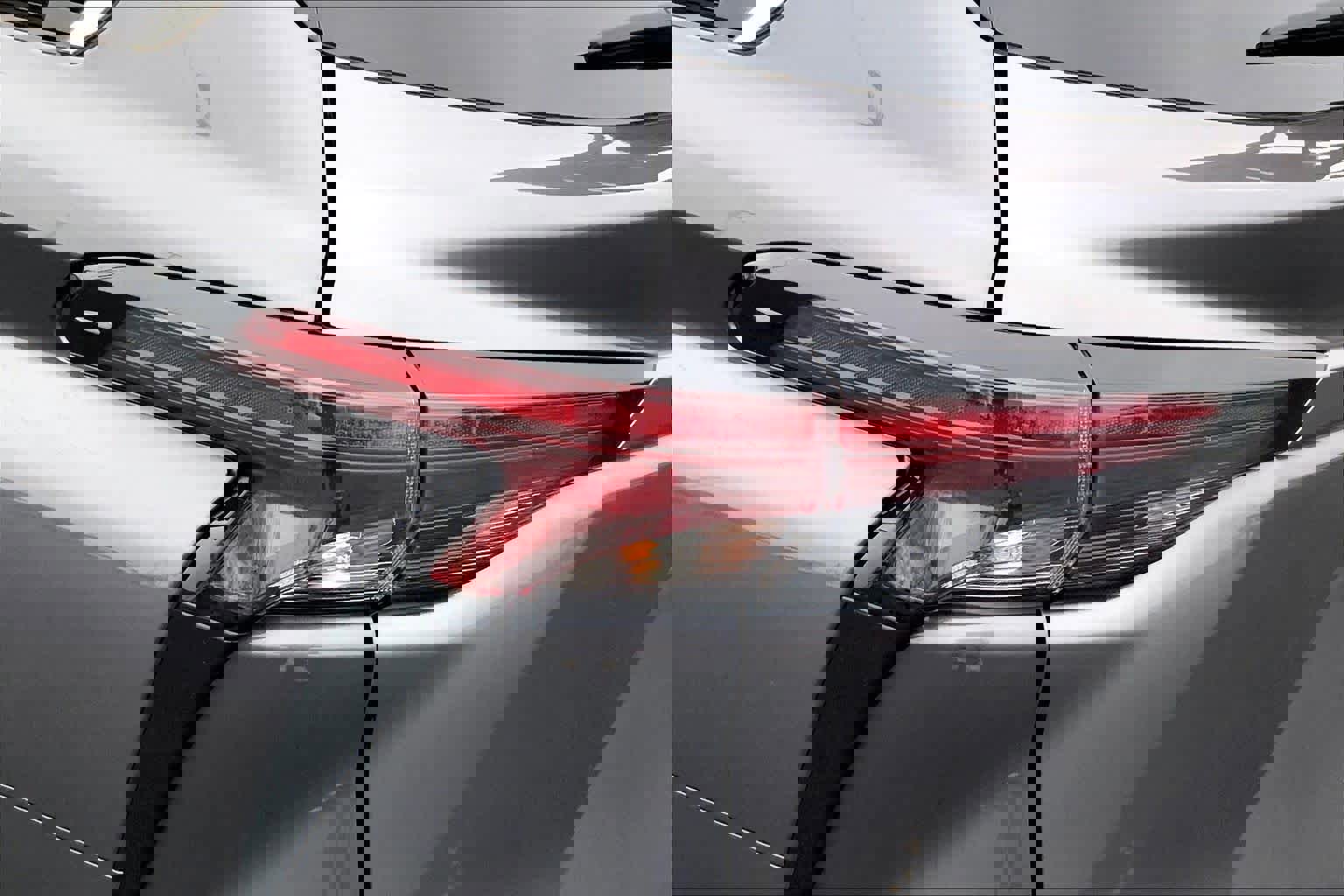 Used 2025 Toyota Sienna LE image 29