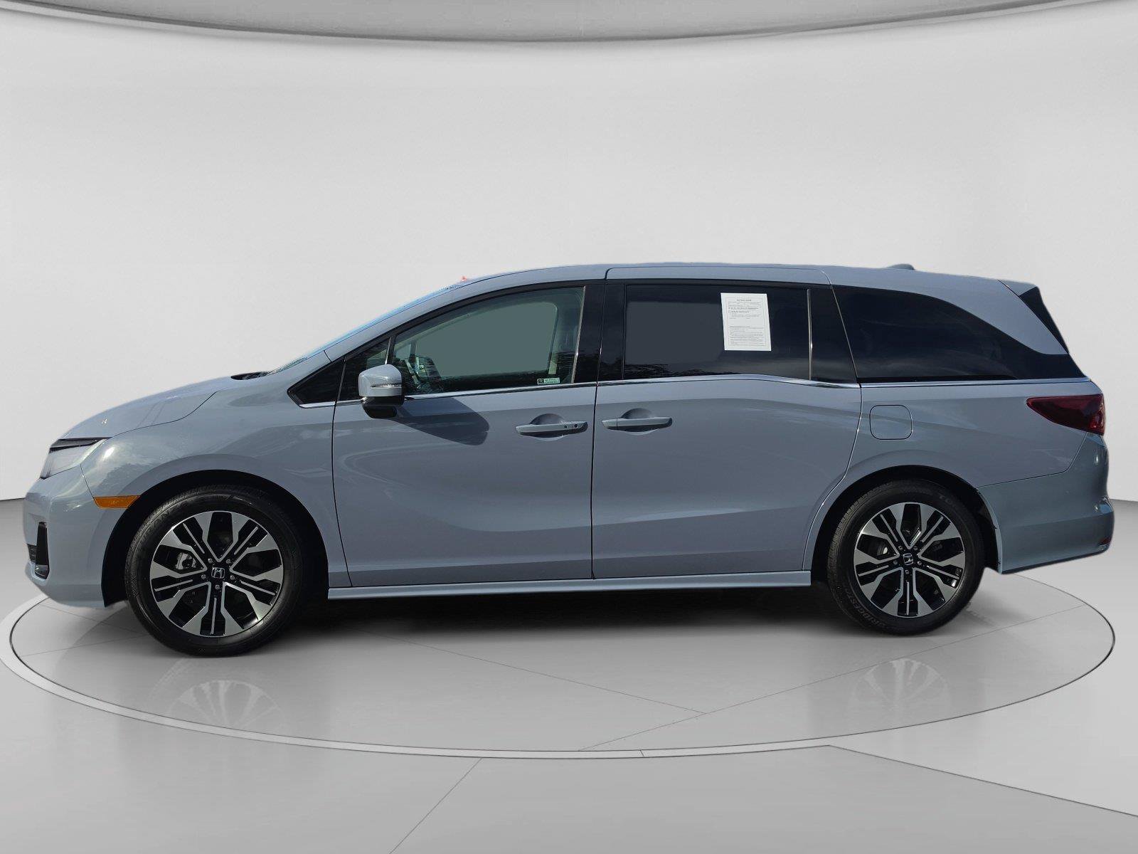 Used 2026 Honda Odyssey Elite image 2