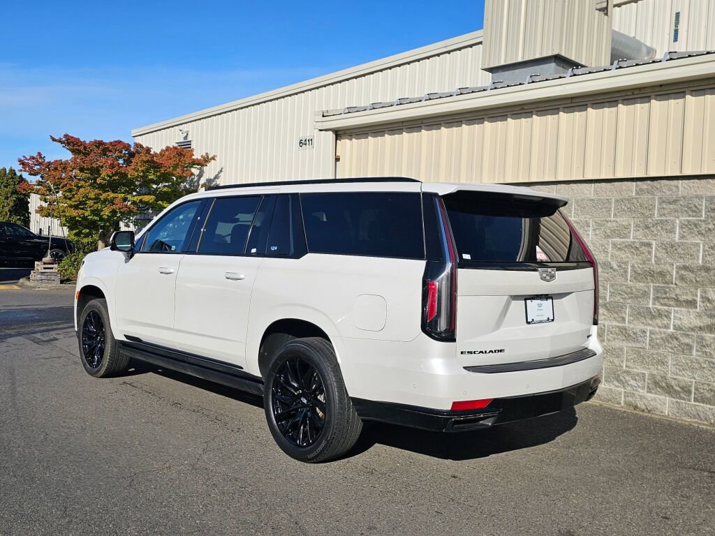 Certified 2023 Cadillac Escalade ESV Sport Platinum image 4