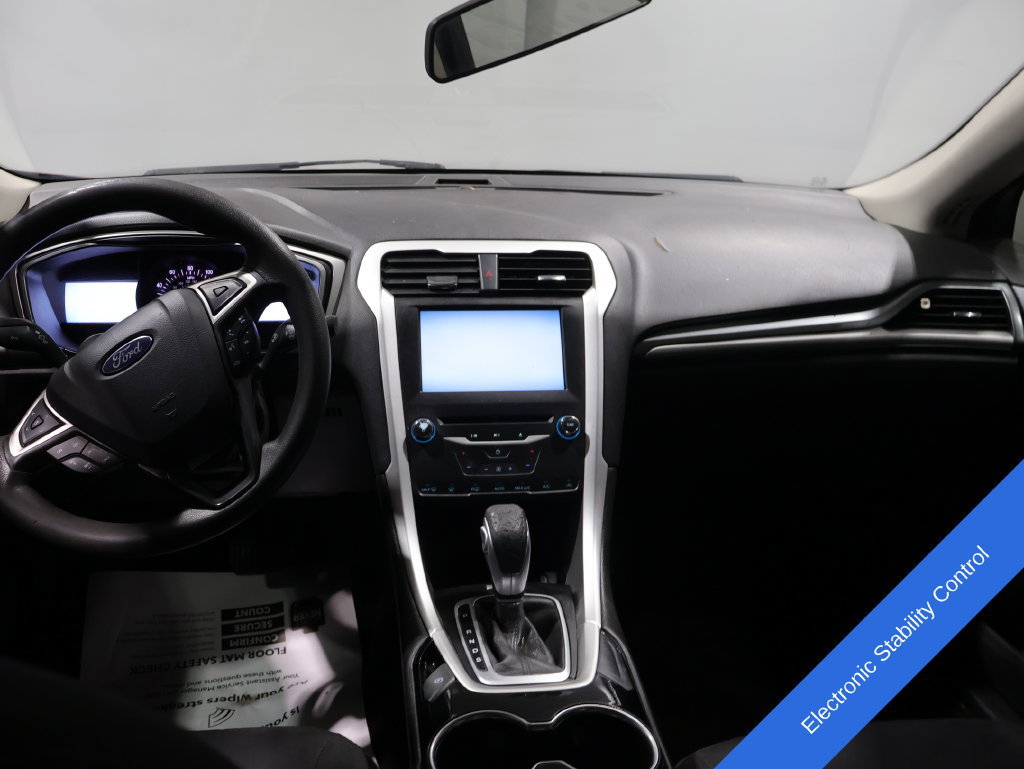 Used 2015 Ford Fusion SE FWD image 3