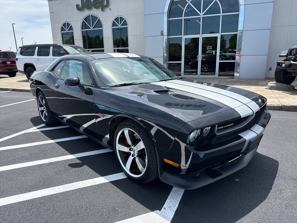 Used 2014 Dodge Challenger SRT8 w/ Harman/Kardon Audio Group RWD image 2