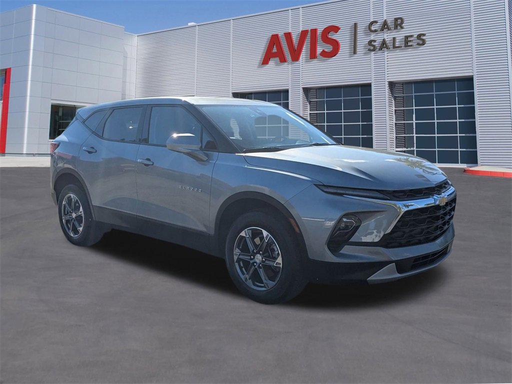 Used 2025 Chevrolet Blazer LT image 3