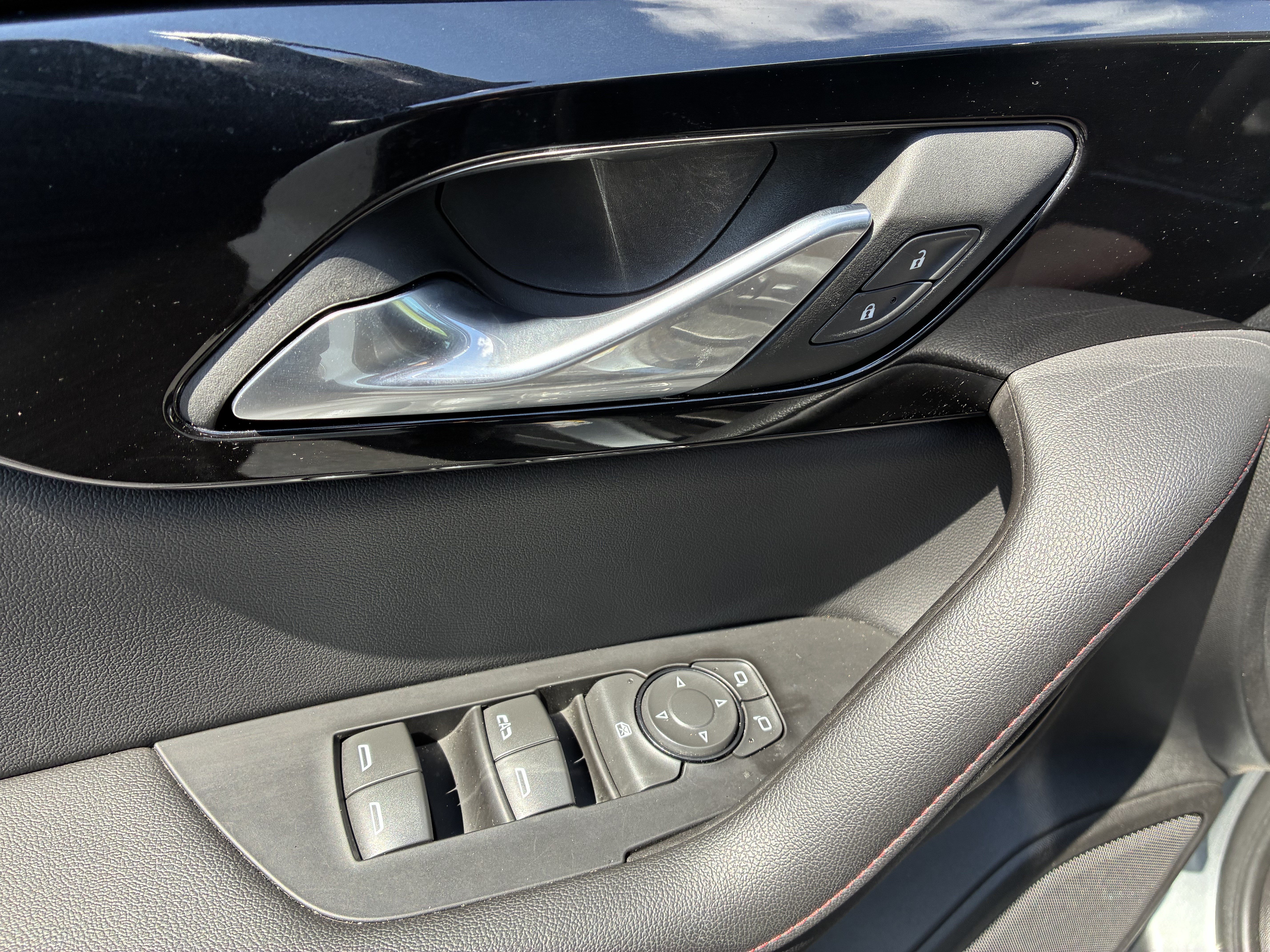 Used 2025 Chevrolet Blazer RS FWD image 25
