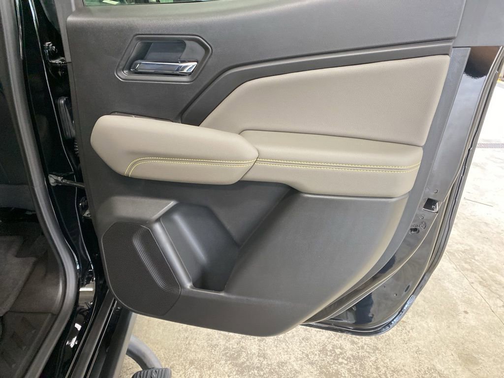 New 2025 Chevrolet Colorado ZR2 w/ Midnight Edition image 18