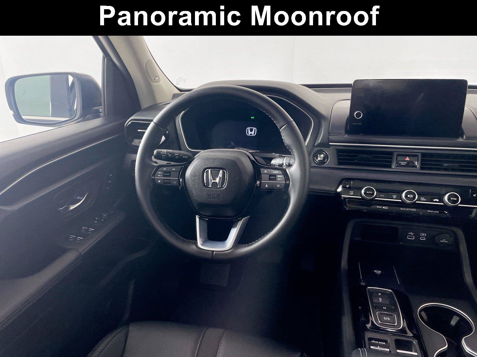 Used 2025 Honda Pilot Touring image 2