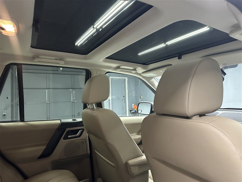 Used 2013 Land Rover LR2 HSE AWD/4WD image 13