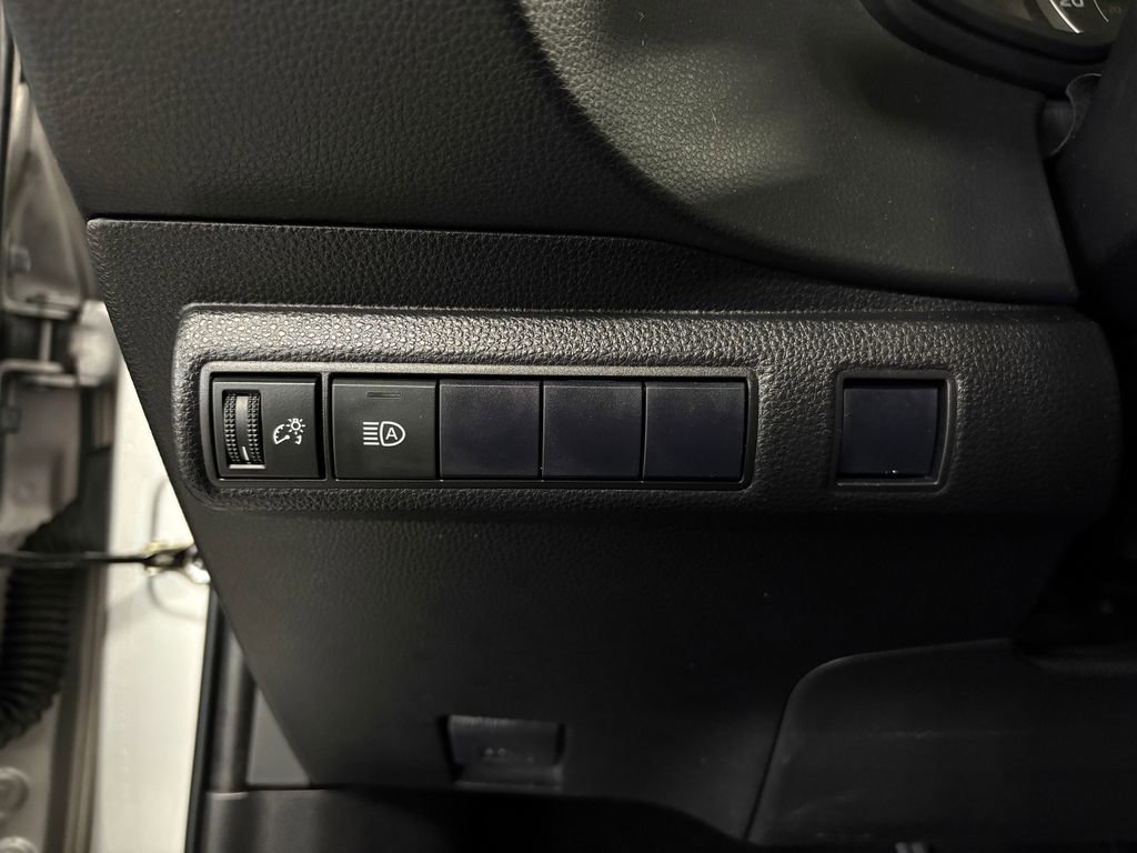 Used 2021 Toyota Corolla LE image 18