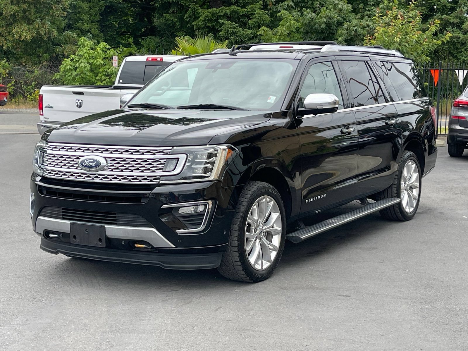 Used 2018 Ford Expedition Max Platinum AWD/4WD image 3