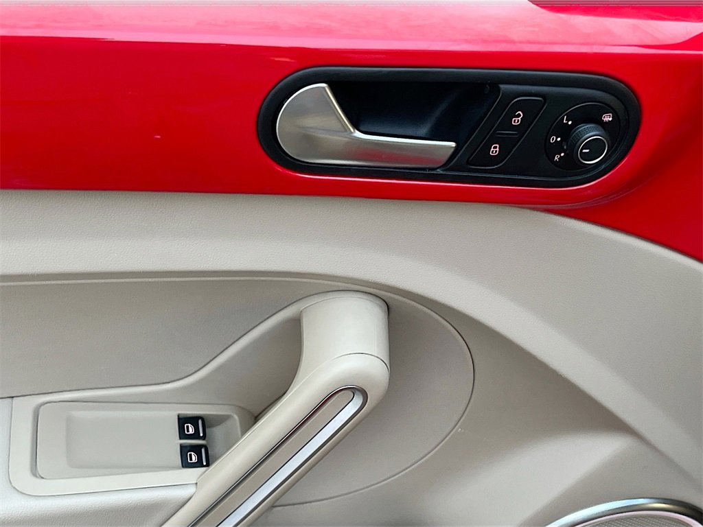 Used 2019 Volkswagen Beetle 2.0T SE image 17