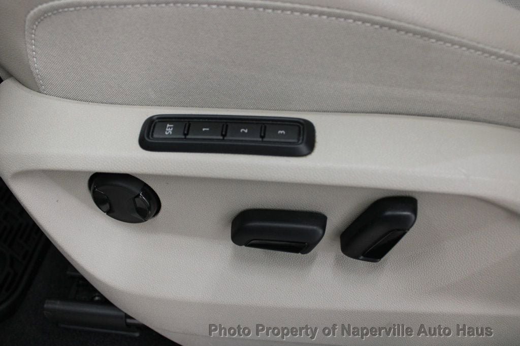Used 2024 Volkswagen Atlas SEL Premium R-Line AWD/4WD image 16