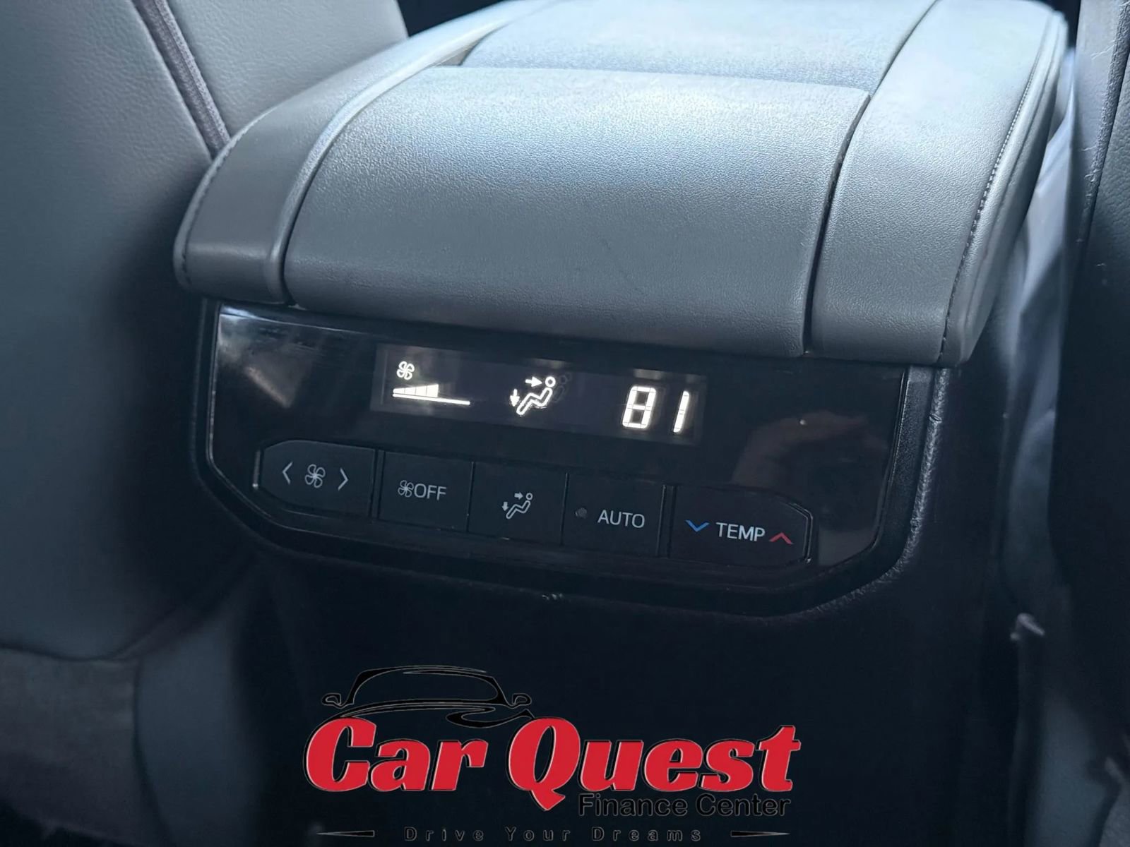 Used 2021 Toyota Highlander XLE image 26