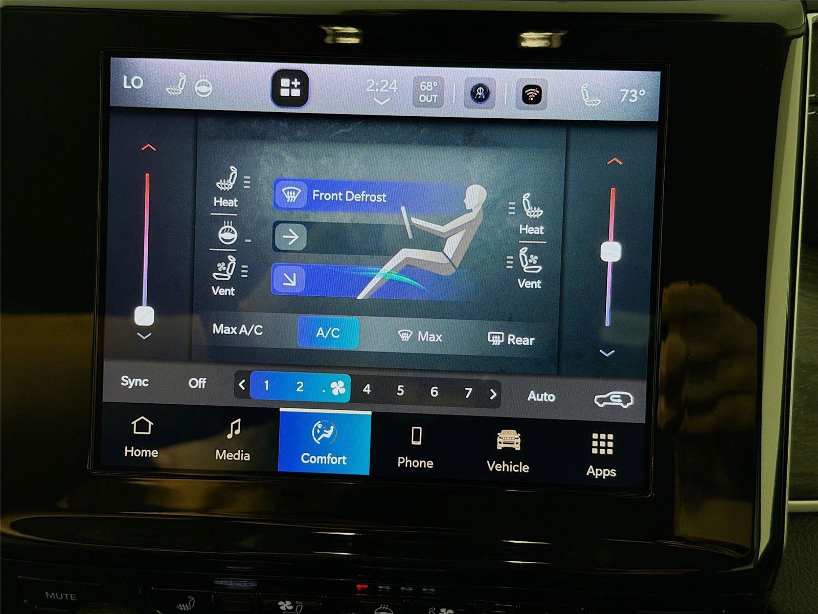 Used 2022 Jeep Grand Cherokee Limited w/ Luxury Tech Group II AWD/4WD image 16