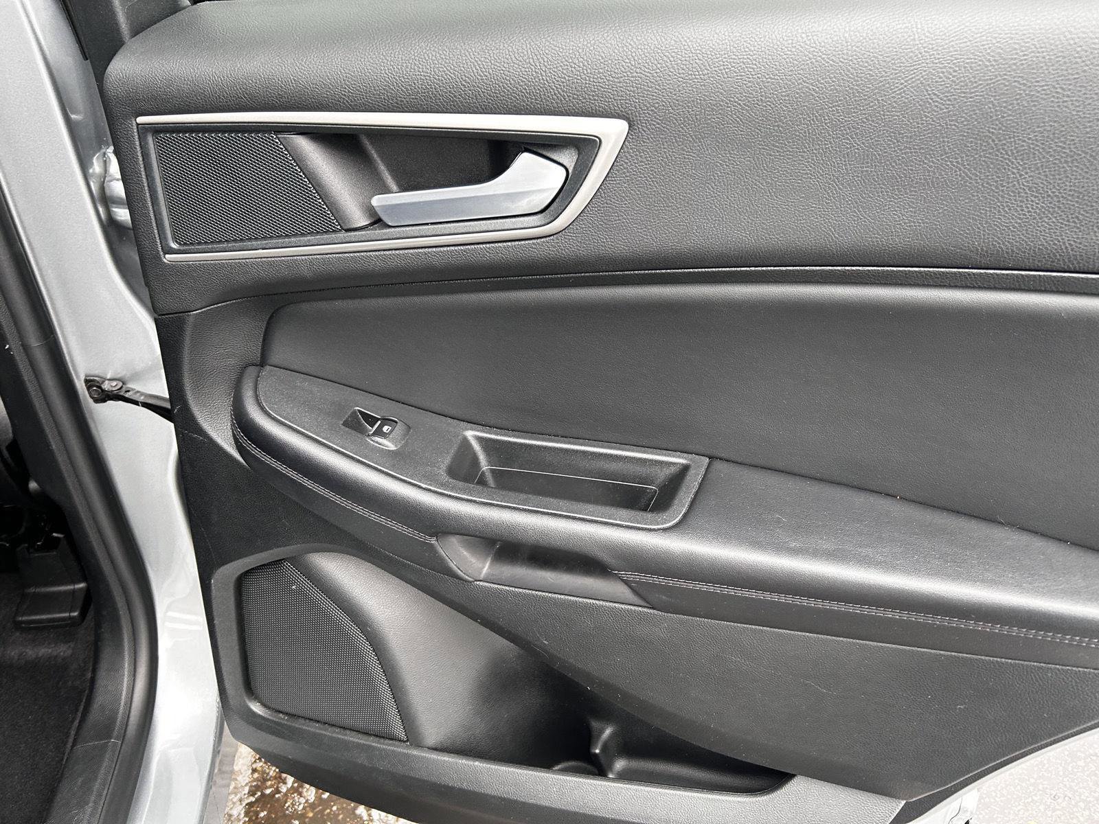 Used 2024 Ford Edge SEL image 16