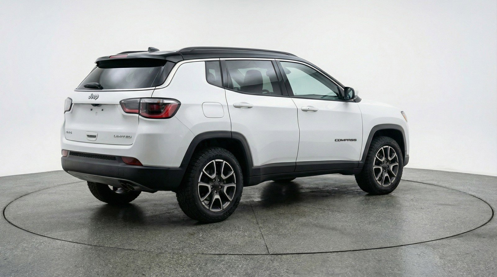 Used 2025 Jeep Compass Trailhawk image 9