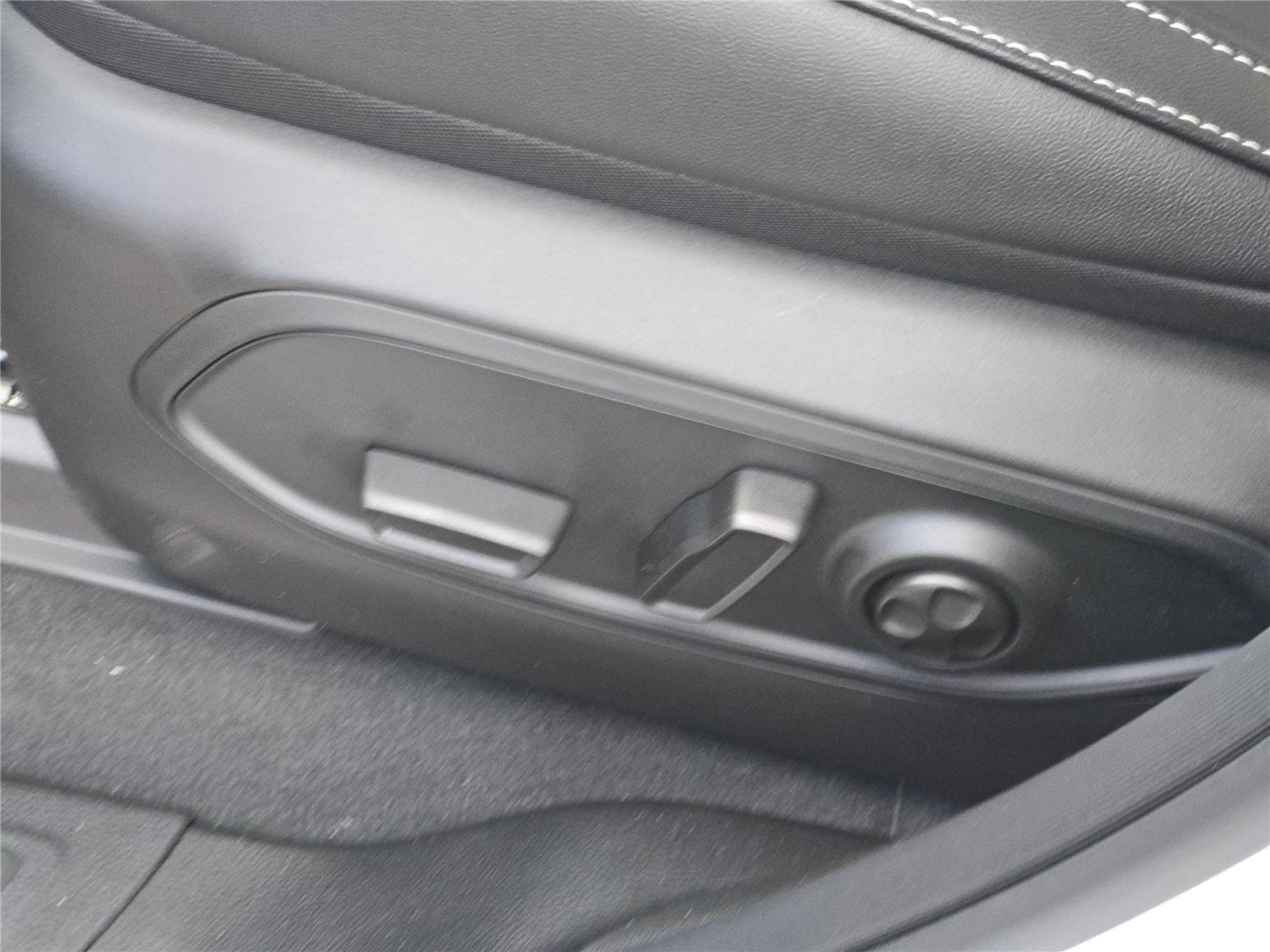 New 2025 Jeep Grand Cherokee Limited w/ Black Appearance Package image 26