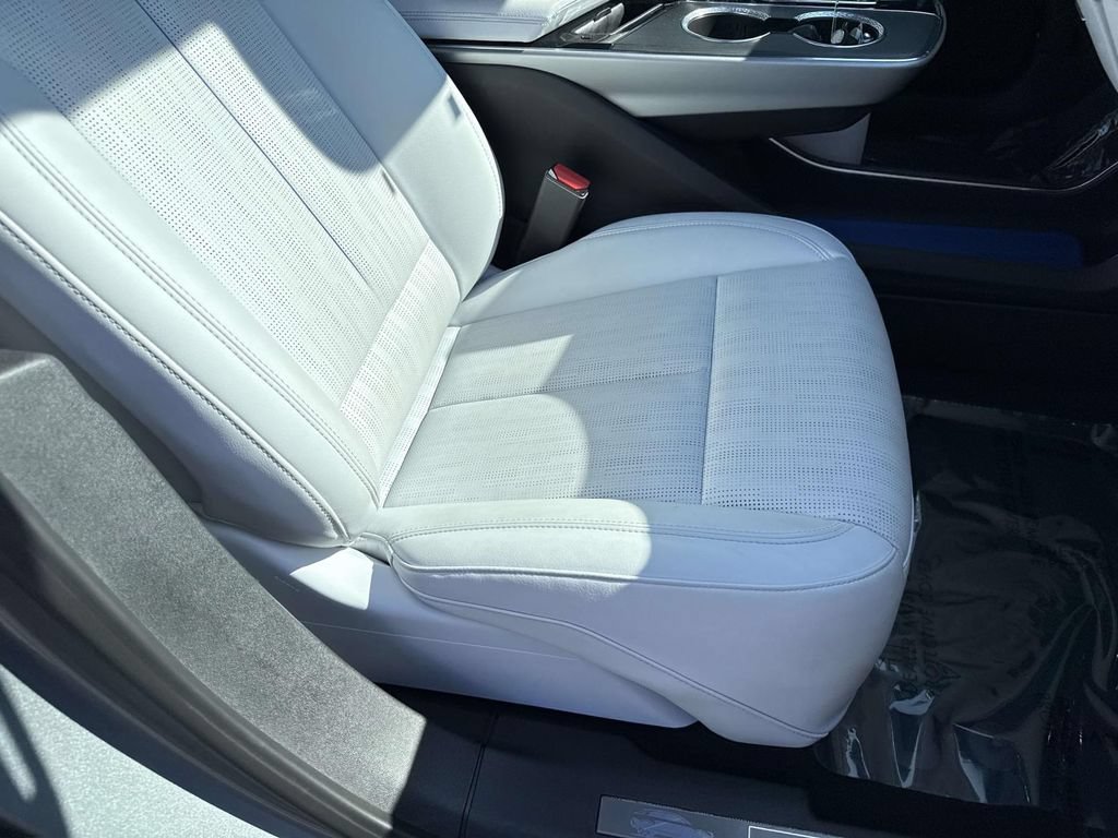 Used 2024 Cadillac Lyriq Luxury AWD/4WD image 28