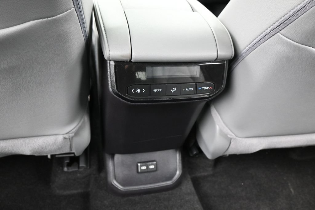 Used 2026 Toyota Highlander XLE AWD/4WD image 36
