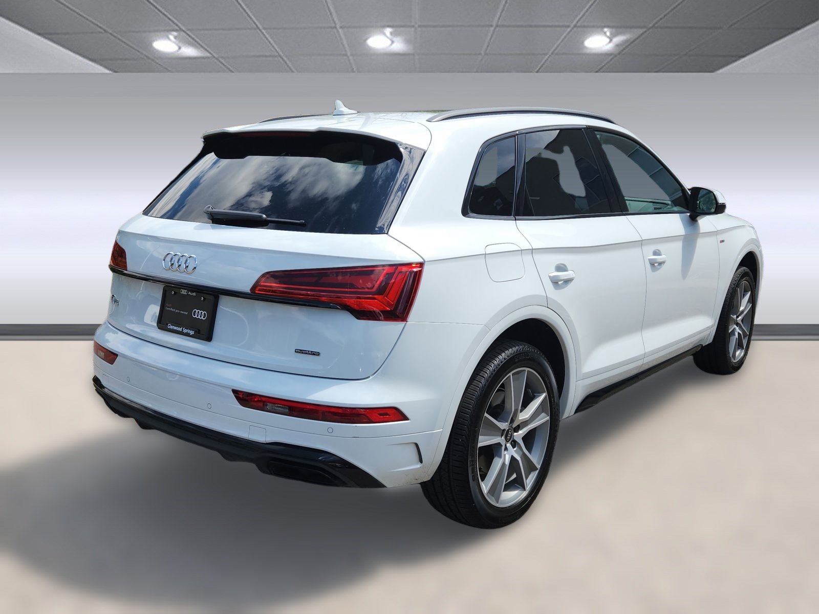 Certified 2025 Audi Q5 2.0T Premium w/ Convenience Plus Package image 3