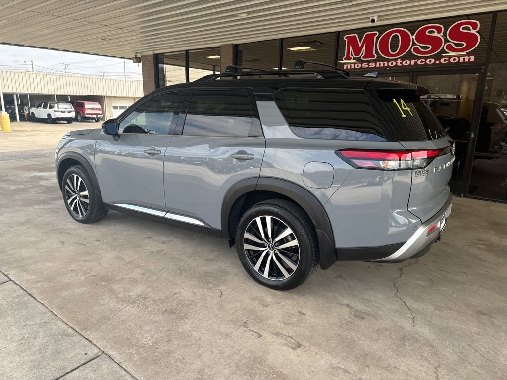 Used 2025 Nissan Pathfinder Platinum AWD/4WD image 6