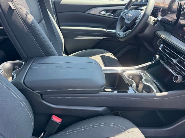 New 2026 Chevrolet Traverse LT w/ Sun and Wheel Package FWD image 7