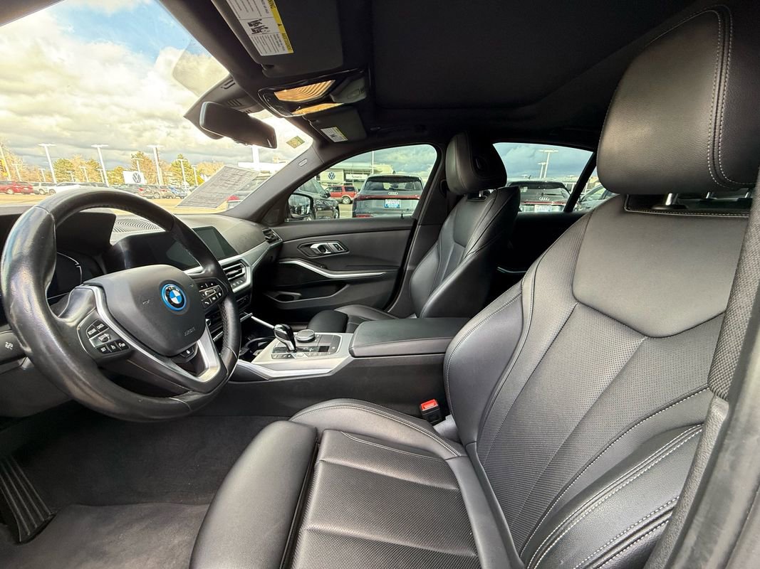 Used 2022 BMW 330e xDrive image 12