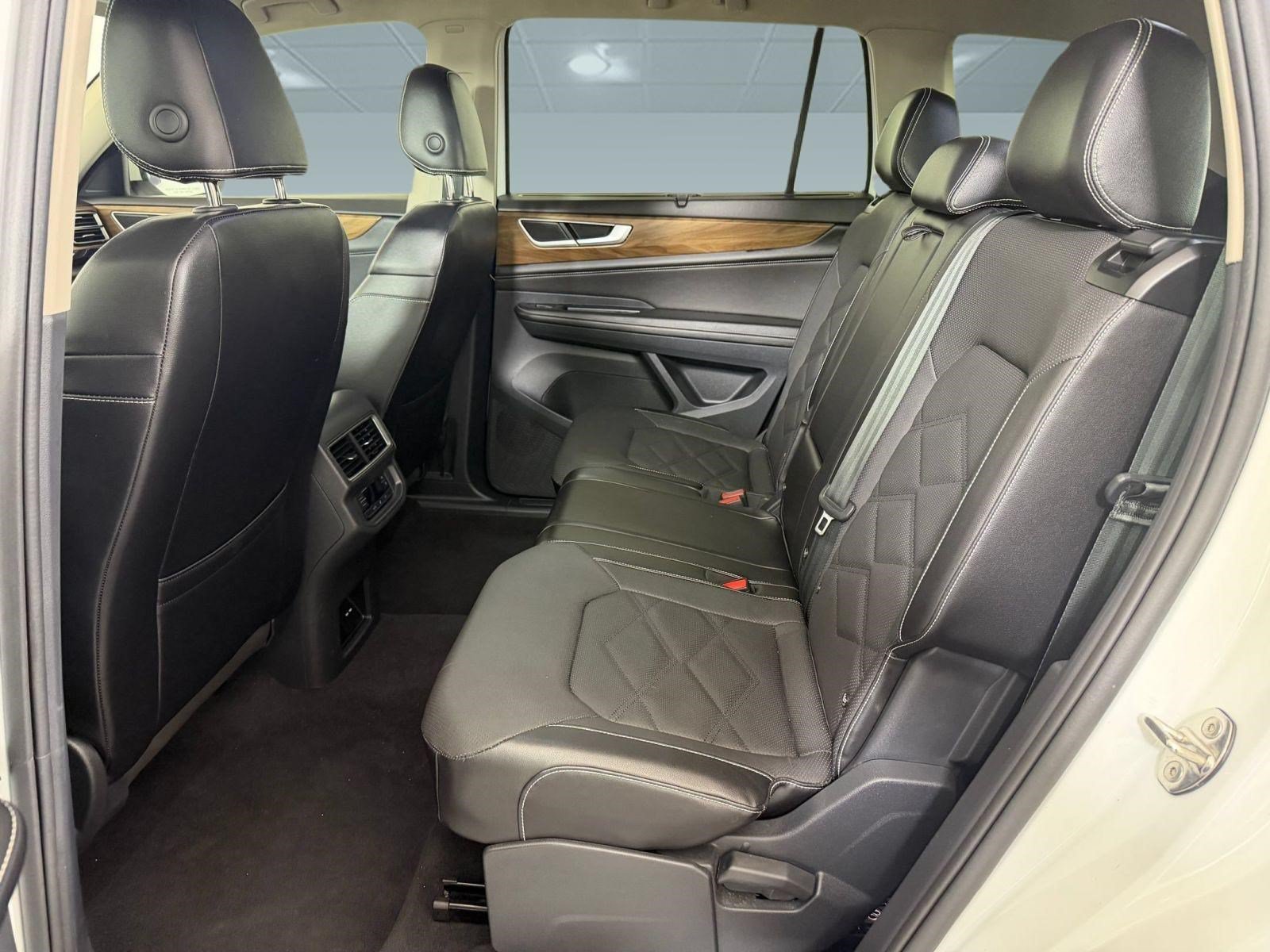 Used 2024 Volkswagen Atlas SE FWD image 25