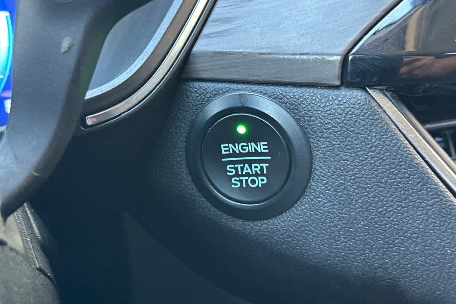 Certified 2020 Ford Escape Titanium AWD/4WD image 24