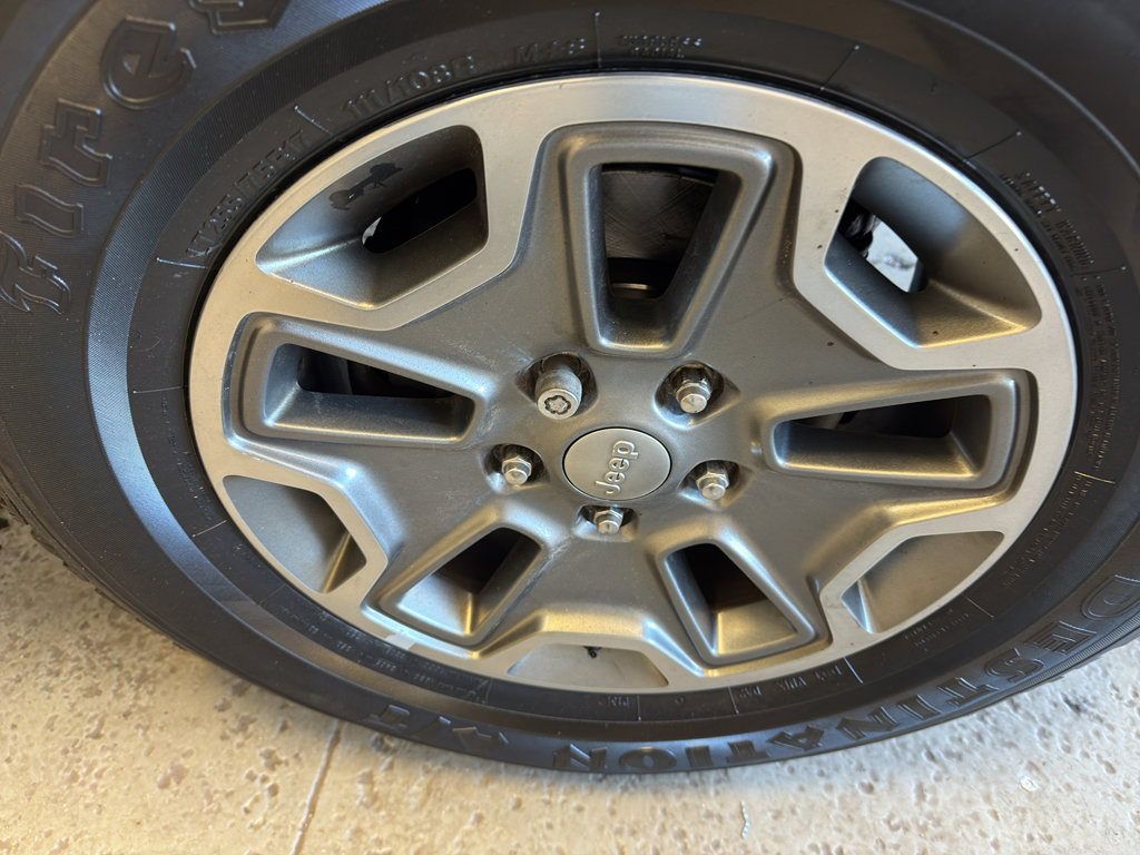 Used 2015 Jeep Wrangler Rubicon w/ Dual Top Group image 31