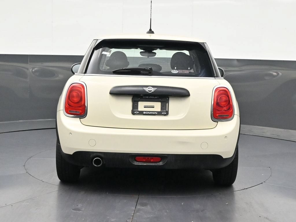 Used 2019 MINI Cooper 4-Door Hardtop w/ Signature Upholstery Package FWD image 4