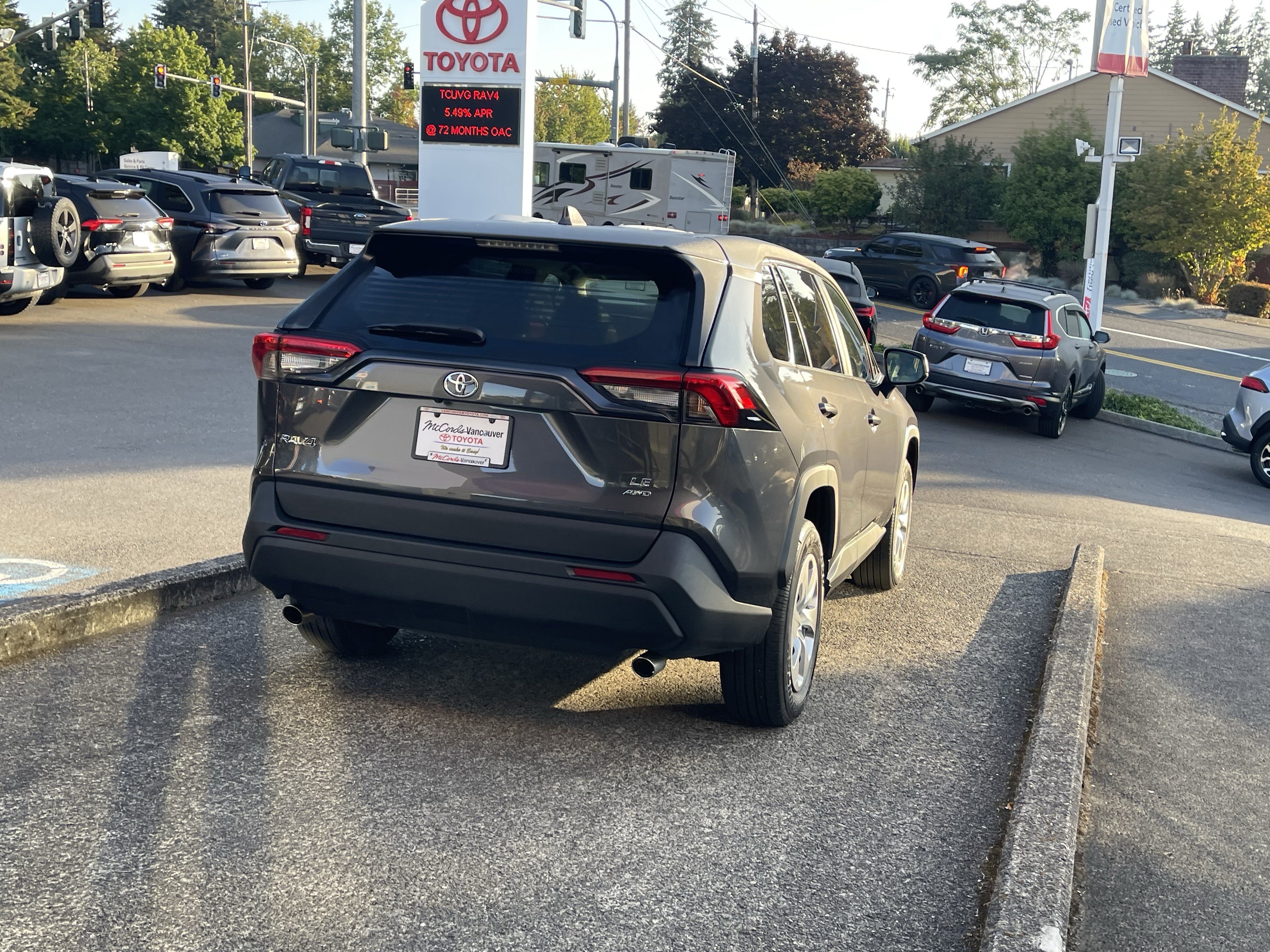 Certified 2023 Toyota RAV4 LE AWD/4WD image 6