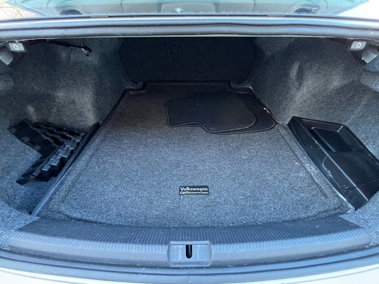 Used 2014 Volkswagen Passat TDI SE image 9