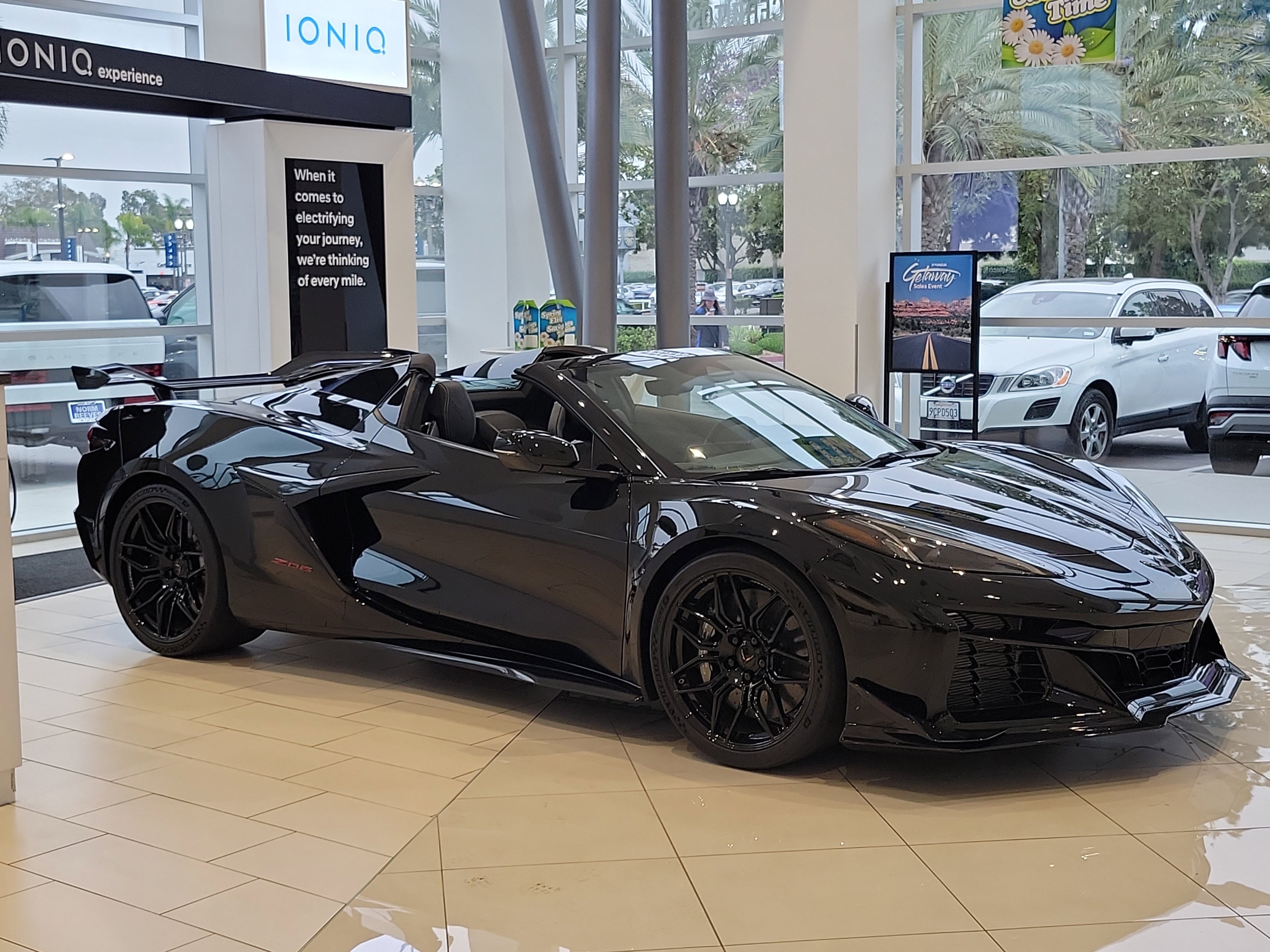Used 2024 Chevrolet Corvette Z06 w/ Z07 Performance Package RWD image 27