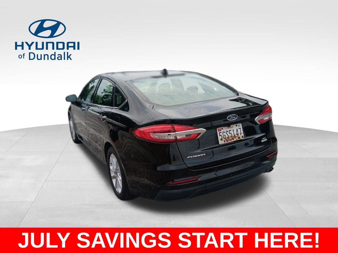 Used 2020 Ford Fusion SE FWD image 3